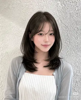 ミディアム 無料募集/ミディアム レイヤー日向のヘアスタイル