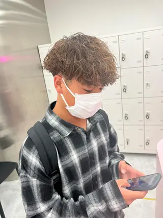 ショート カラー パーマ メンズ メンズパーマ特化 TAIGAのヘアスタイル