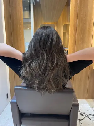 ミディアム カラー 小島 仁美のヘアスタイル
