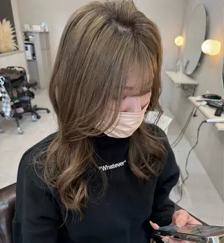 セミロング カラー AKI 🐉のヘアスタイル