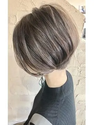 ショート カラー 高梨 里穂のヘアスタイル