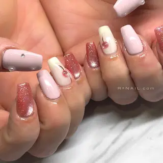 ネイル Riona / R*NAIL.comのネイルデザイン