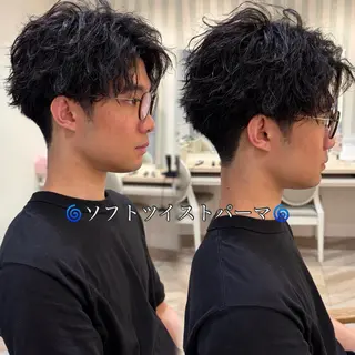 ショート ブリーチなしwカラー メンズパーマ新居見のヘアスタイル