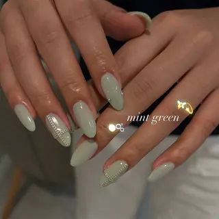 ネイル 𝑟𝑖𝑠𝑎 🕯‎🤍のネイルデザイン