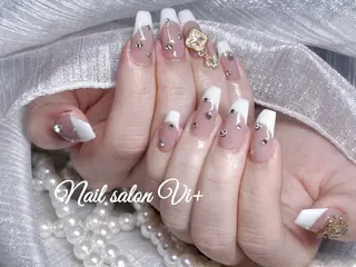 ネイル Nailsalon Vi+ももか🩷のネイルデザイン