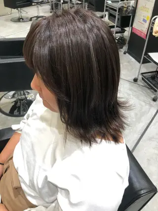 ミディアム カラー 丸尾 沙弥香のヘアスタイル