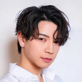 ミディアム カラー パーマ メンズ 🔥メンズ極🔥韓国 シャドウ/波巻き柿崎のヘアスタイル