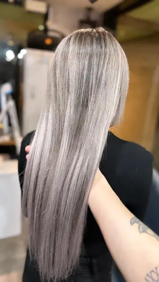 ロング カラー 難波ブリーチカラー 伊藤洋輝のヘアスタイル