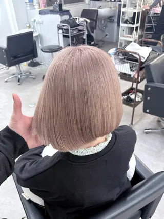 ショート カラー 大阪ケアブリーチ/ ミルクティーベージュのヘアスタイル