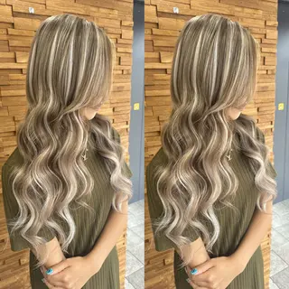ロング カラー RIEブリーチ& エクステ特化型のヘアスタイル