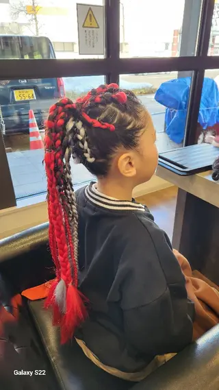 ミディアム 橘 莉穂のヘアスタイル