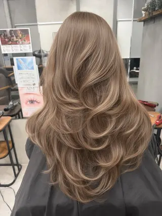 ロング カラー AIRI layer cut hairのヘアスタイル