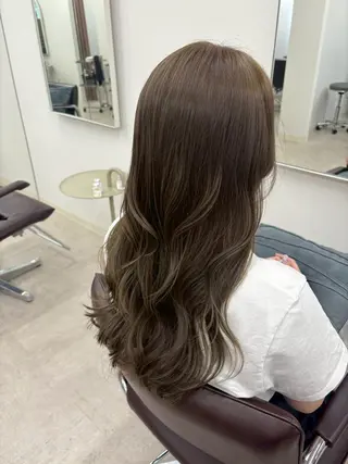 ロング カラー N゜jillva ナンバージルバのヘアスタイル
