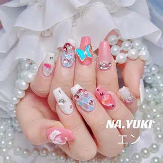 ネイル 🦋 Queenieのネイルデザイン