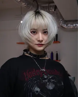 ショート カラー レイヤー/ブリーチ iwamiya岩見谷のヘアスタイル