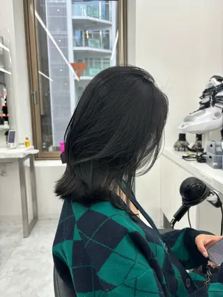 セミロング カラー 抜け感レイヤー︴ ニュアンスカラーのヘアスタイル