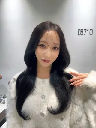 ロング カラー ヘアアレンジ 🎀ハイトーン・艶 カラー HANA🎀のヘアスタイル