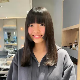 ロング 荒木 依莉亜のヘアスタイル
