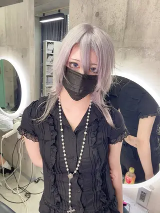 ミディアム カラー ホワイト&レイヤーカ ットエクステ長畠俊輔のヘアスタイル