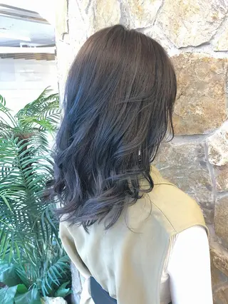 セミロング 傷ませにくいブリーチ 浦野優希のヘアスタイル