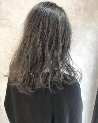 ミディアム カラー 顔周りレイヤーカット ブリーチminamiのヘアスタイル