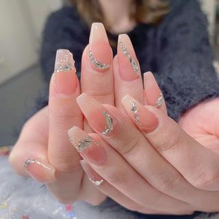 ネイル Queens テイのネイルデザイン