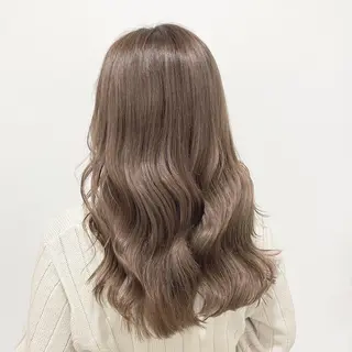 セミロング カラー 抜け感レイヤー︴ ニュアンスカラーのヘアスタイル
