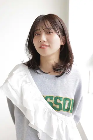 セミロング 束感まつぱ🫧 なつき🫧のヘアスタイル