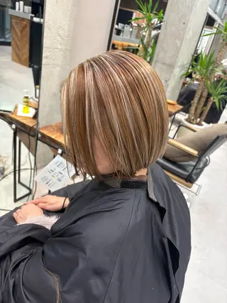 ショート カラー KAEDE🌺Wカ ラー/ホワイトカラーのヘアスタイル