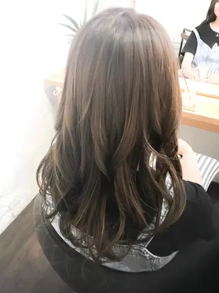 ロング カラー 伊藤 優希のヘアスタイル