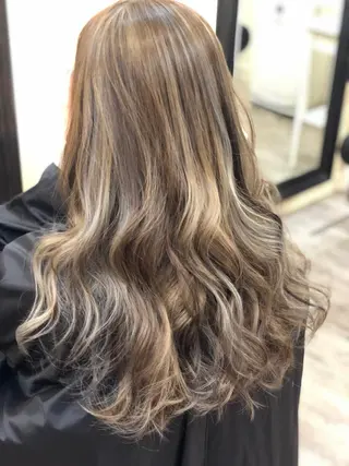 ロング カラー 鶴見 和美のヘアスタイル
