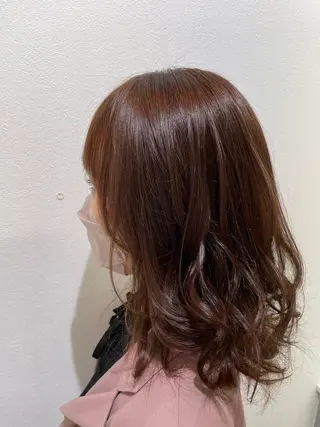 セミロング 渡部凌我 小顔ウルフ ハイトーンカラーのヘアスタイル