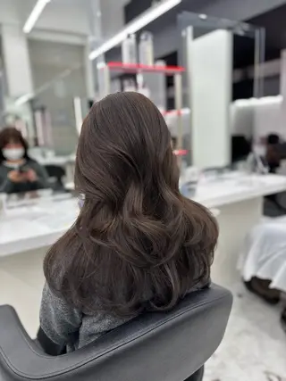 ロング カラー 抜け感レイヤー︴ ニュアンスカラーのヘアスタイル