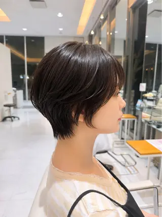 ショート カラー 佐々木 麻衣のヘアスタイル