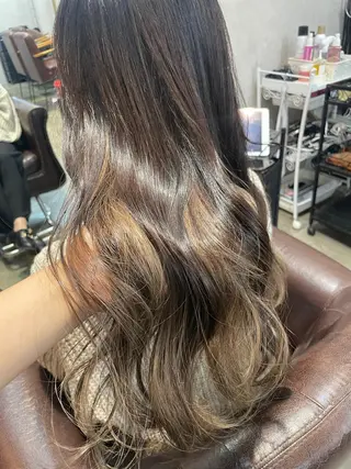 ロング カラー 【aini天王寺】 𝐚𝐢𝐫𝐢✂︎のヘアスタイル