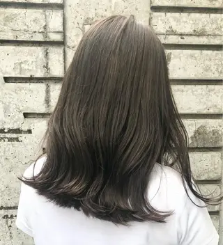 カラー ミルクティーベージュ /ブリーチ/Wカラーのヘアスタイル