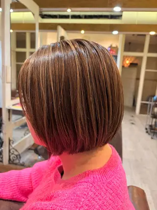 ミディアム カラー くびれショート・ボブ カットorパーマ特化のヘアスタイル