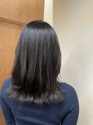 ミディアム 河上 麻衣/白髪ぼかしのヘアスタイル