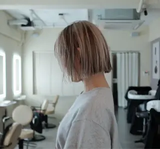 ロング カラー OPUSダブルカラー ケアブリーチのヘアスタイル