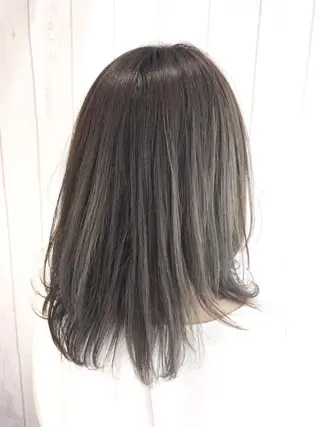 ミディアム カラー ぱつっとボブ/ 小野あかねのヘアスタイル