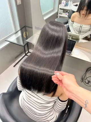 ロング カラー SARA 黒髪/ブルーブラックのヘアスタイル