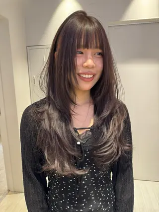 ロング カラー Ami/艶カラー/ レイヤー/ハイトーンのヘアスタイル
