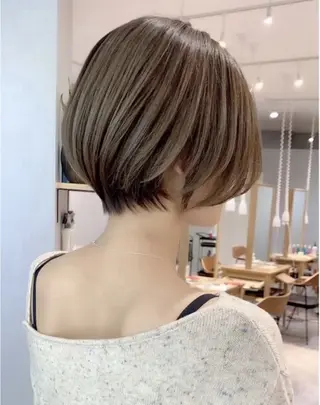 カラー 中野 栞里のヘアスタイル