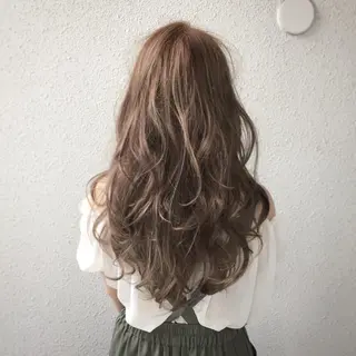 ロング カラー CHERIEブリーチ ダブルカラー 天神のヘアスタイル