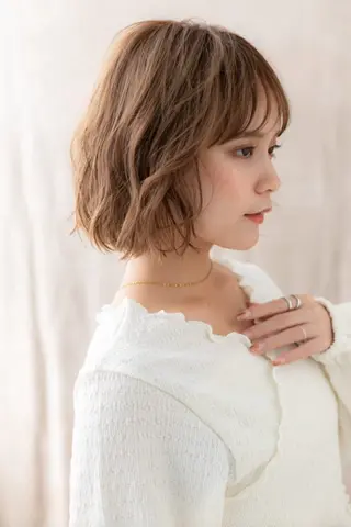 ミディアム 庭木 華瑠のヘアスタイル