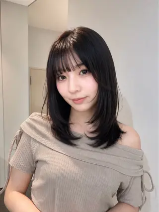 ミディアム MOE レイヤー/新宿三丁目のヘアスタイル