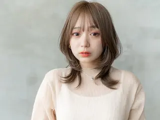 ミディアム カラー 🉐レイヤー/塩見 弘樹🉐渋谷のヘアスタイル