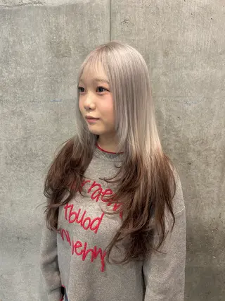 ロング カラー KOTOMI .のヘアスタイル