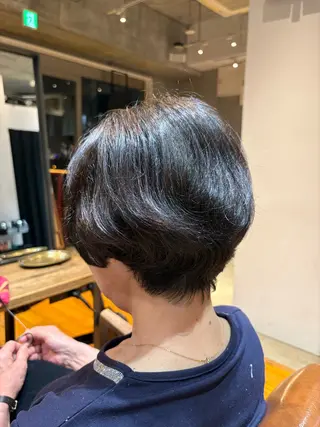 ショート 🎨艶感ニュアンス カラー🐬櫻井海星のヘアスタイル