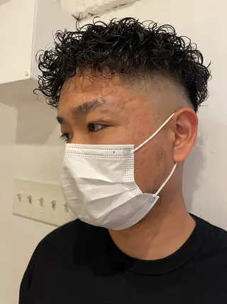 ショート パーマ メンズ 狩野 孝太郎のヘアスタイル